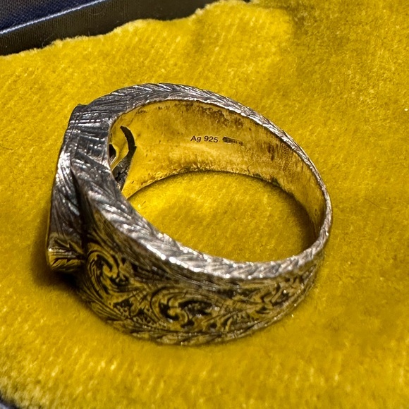 Gucci Interlocking GG Ring - Picture 7 of 11
